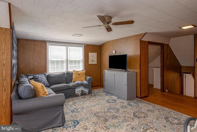 2402 BELL DR, Reading, PA 19609