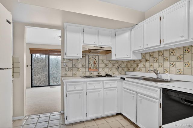 179 E Long Lake Road, Bloomfield Charter Township, MI 48304