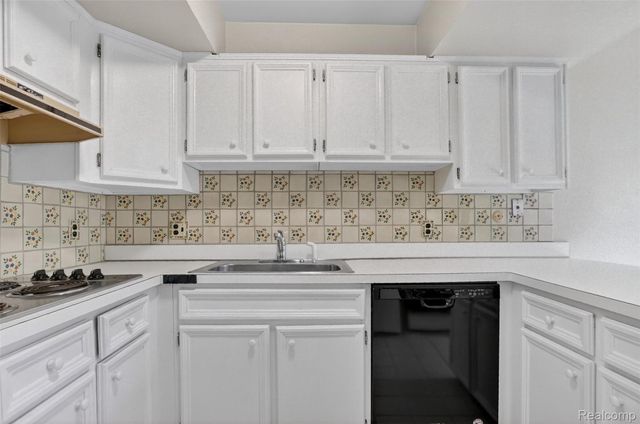 179 E Long Lake Road, Bloomfield Charter Township, MI 48304