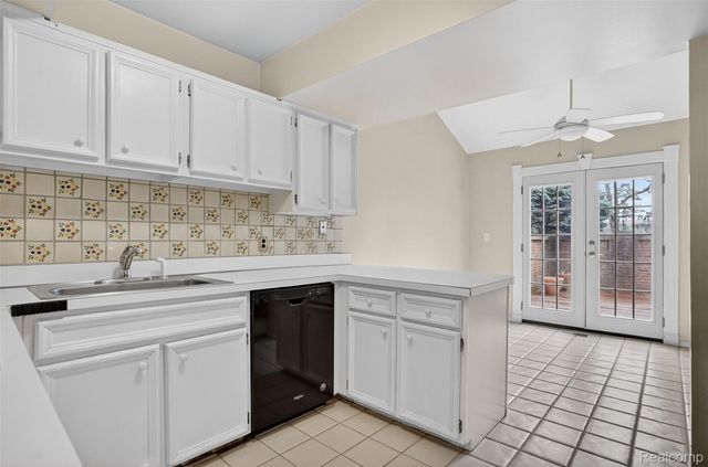 179 E Long Lake Road, Bloomfield Charter Township, MI 48304