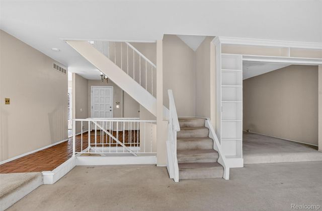 179 E Long Lake Road, Bloomfield Charter Township, MI 48304