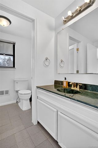 179 E Long Lake Road, Bloomfield Charter Township, MI 48304