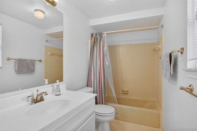 179 E Long Lake Road, Bloomfield Charter Township, MI 48304