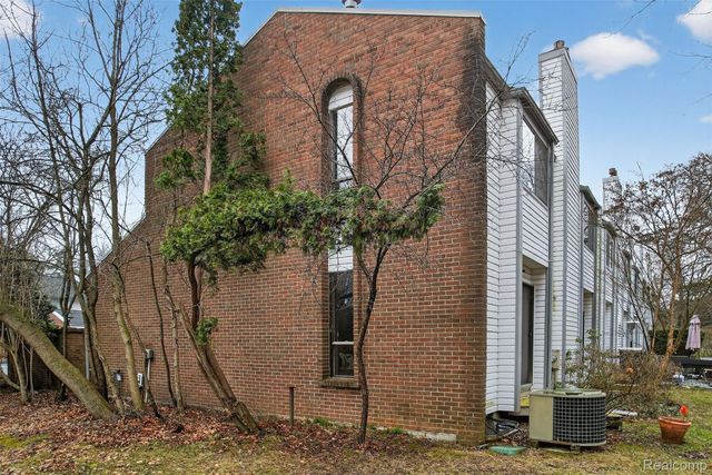 179 E Long Lake Road, Bloomfield Charter Township, MI 48304