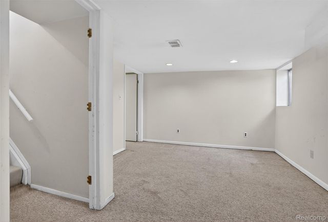 179 E Long Lake Road, Bloomfield Charter Township, MI 48304