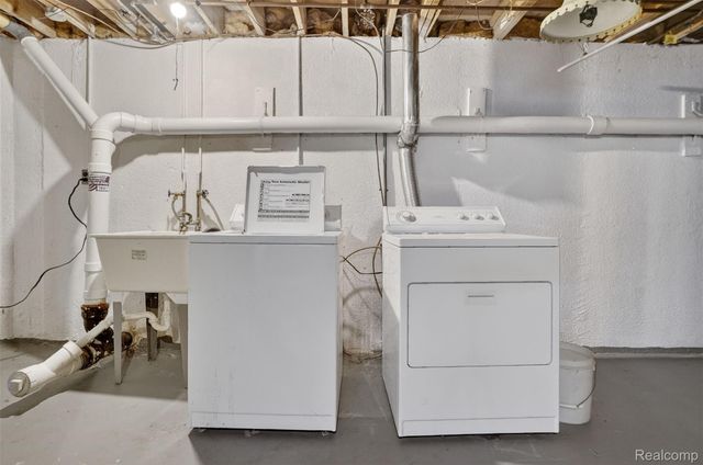 179 E Long Lake Road, Bloomfield Charter Township, MI 48304