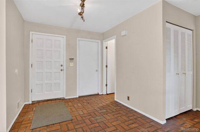 179 E Long Lake Road, Bloomfield Charter Township, MI 48304