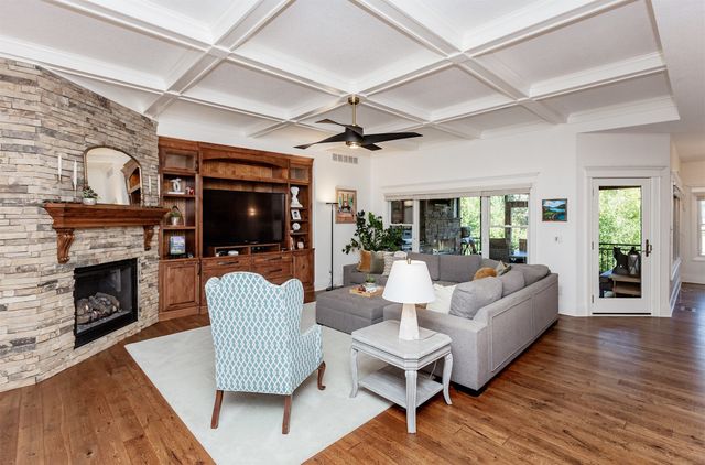 15501 Plum Drive, Urbandale, IA 50323