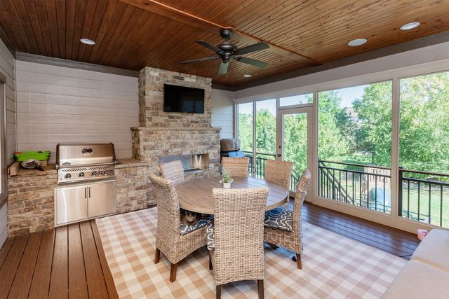 15501 Plum Drive, Urbandale, IA 50323