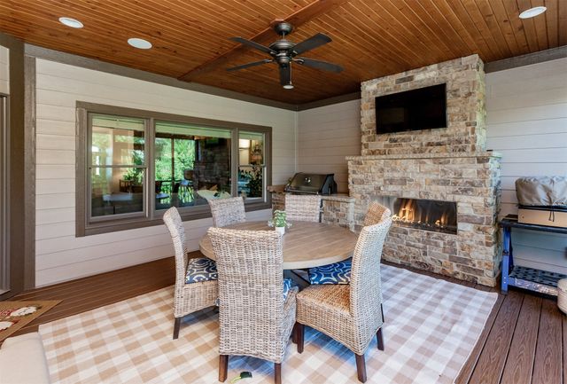 15501 Plum Drive, Urbandale, IA 50323