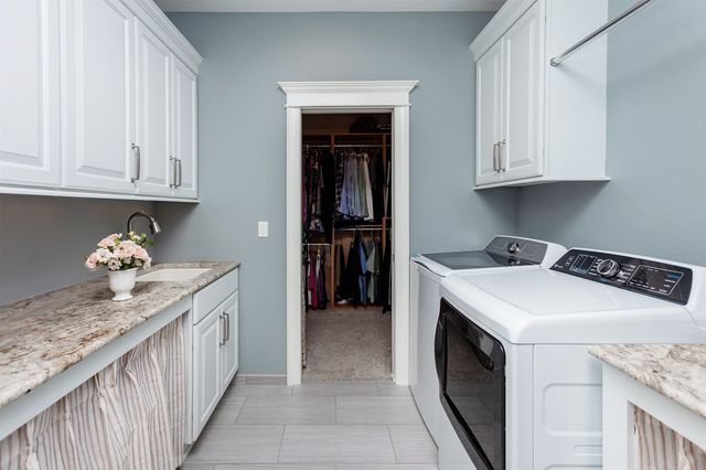 15501 Plum Drive, Urbandale, IA 50323