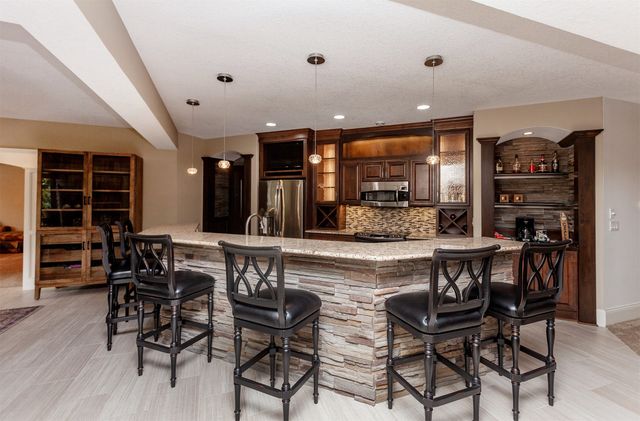 15501 Plum Drive, Urbandale, IA 50323