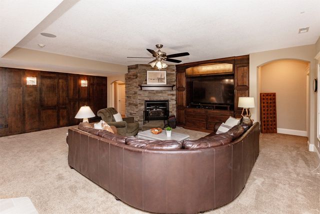 15501 Plum Drive, Urbandale, IA 50323