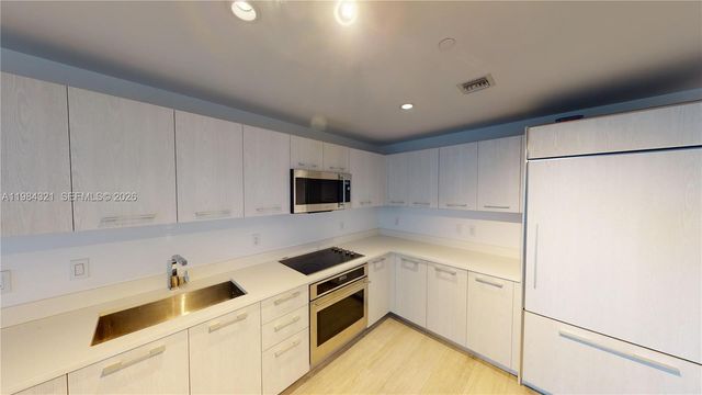 55 SW 9th St 2010, Miami, FL 33130