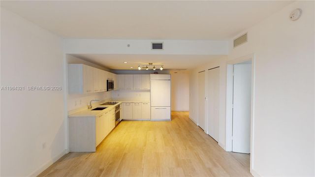 55 SW 9th St 2010, Miami, FL 33130