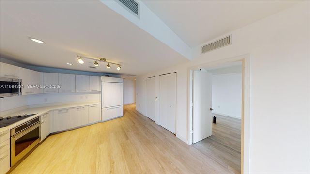 55 SW 9th St 2010, Miami, FL 33130