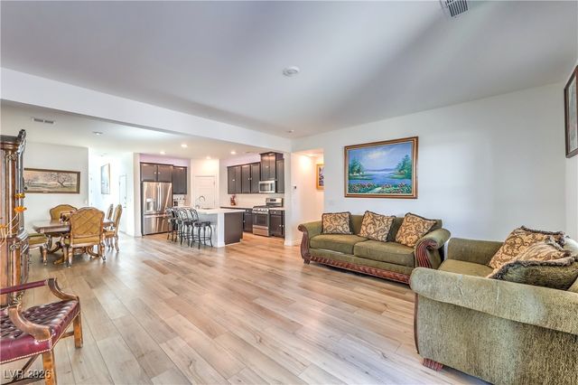 4404 Contour Bend Avenue, North Las Vegas, NV 89084