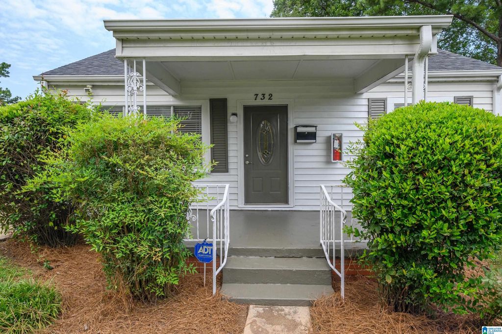 732 CENTER PLACE SW, Birmingham, AL 35211