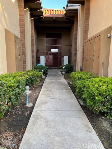 1400 W Warner Avenue 42, Santa Ana, CA 92704