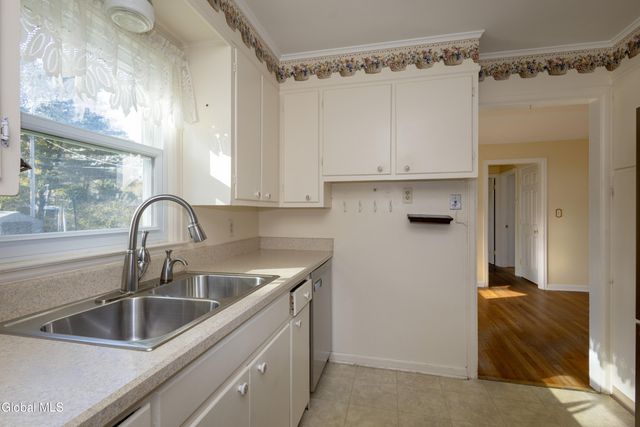 18 Richland Drive, Glenville, NY 12302