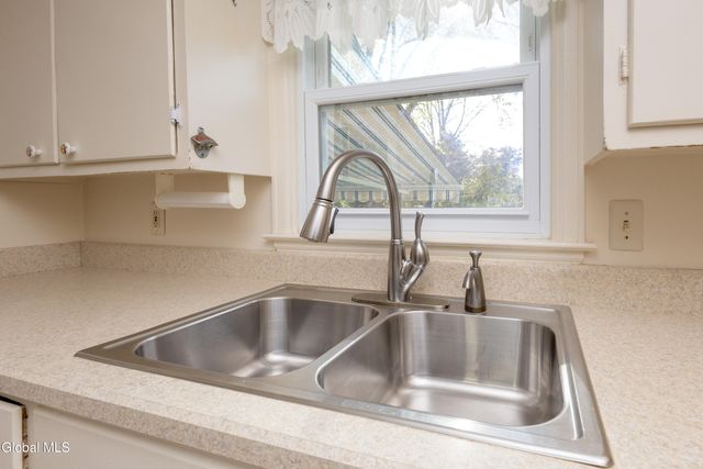 18 Richland Drive, Glenville, NY 12302