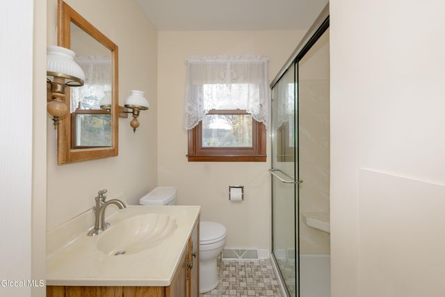 18 Richland Drive, Glenville, NY 12302