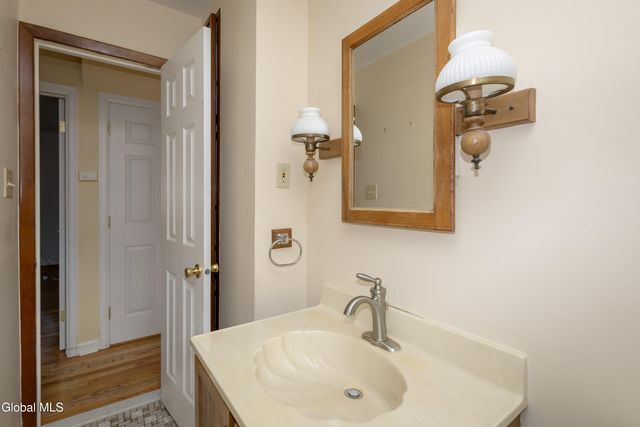 18 Richland Drive, Glenville, NY 12302