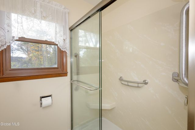 18 Richland Drive, Glenville, NY 12302