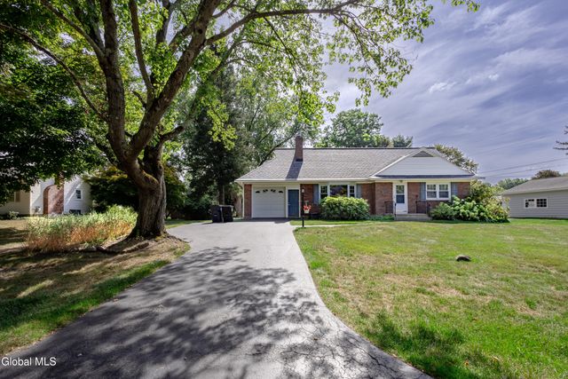 18 Richland Drive, Glenville, NY 12302