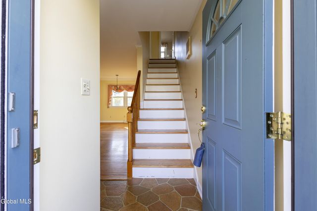 18 Richland Drive, Glenville, NY 12302