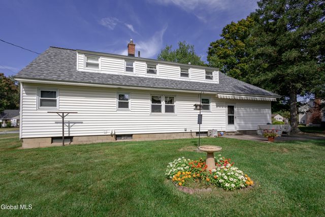 18 Richland Drive, Glenville, NY 12302