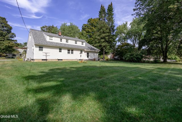 18 Richland Drive, Glenville, NY 12302