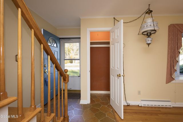 18 Richland Drive, Glenville, NY 12302