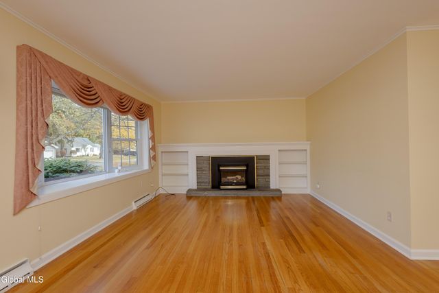 18 Richland Drive, Glenville, NY 12302