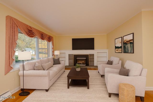 18 Richland Drive, Glenville, NY 12302