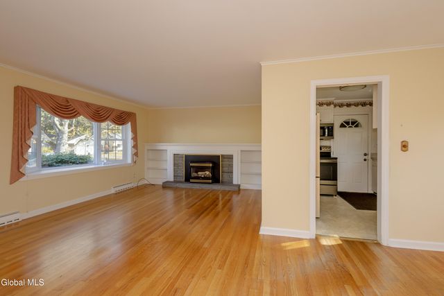 18 Richland Drive, Glenville, NY 12302