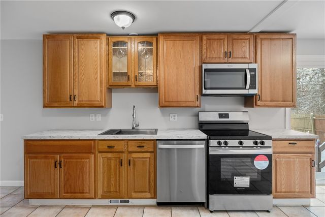 12 Vollmer Parkway, Henrietta, NY 14623