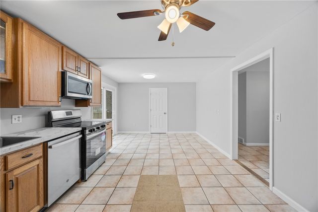 12 Vollmer Parkway, Henrietta, NY 14623