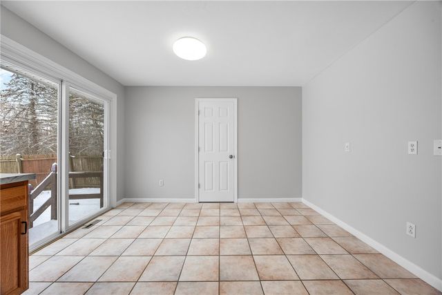 12 Vollmer Parkway, Henrietta, NY 14623