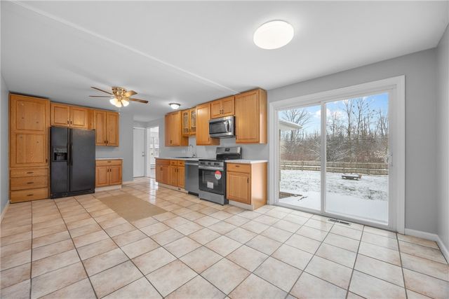 12 Vollmer Parkway, Henrietta, NY 14623