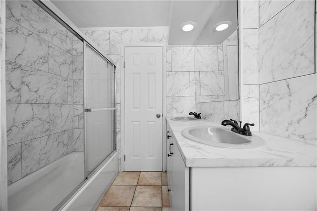 12 Vollmer Parkway, Henrietta, NY 14623