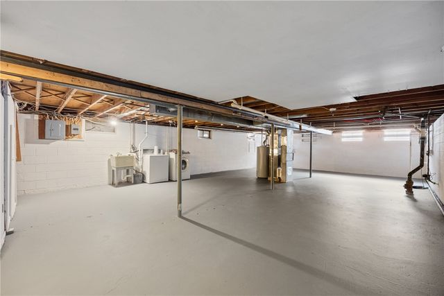 12 Vollmer Parkway, Henrietta, NY 14623