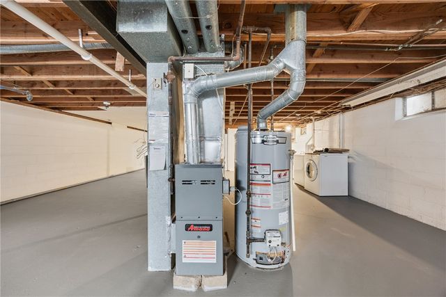 12 Vollmer Parkway, Henrietta, NY 14623