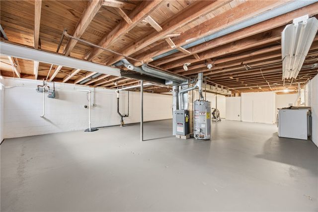 12 Vollmer Parkway, Henrietta, NY 14623