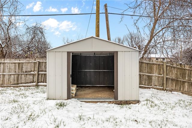 12 Vollmer Parkway, Henrietta, NY 14623