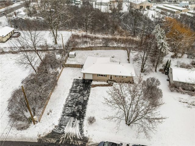 12 Vollmer Parkway, Henrietta, NY 14623