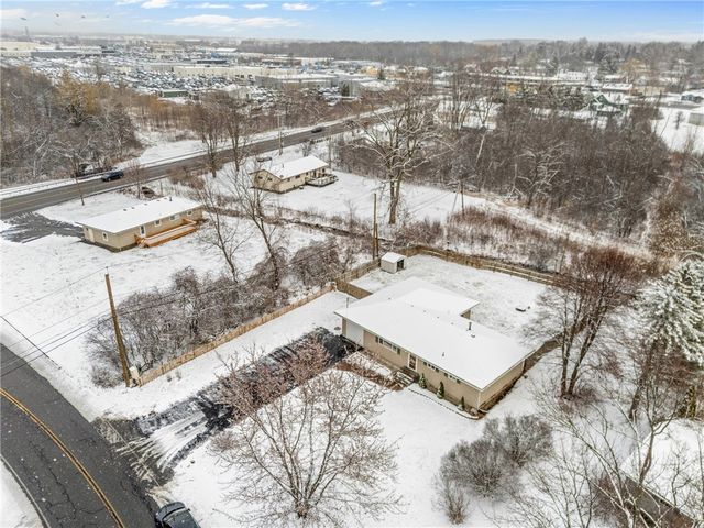 12 Vollmer Parkway, Henrietta, NY 14623