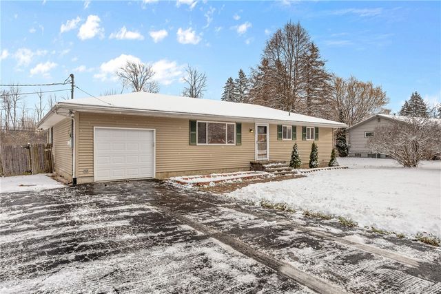 12 Vollmer Parkway, Henrietta, NY 14623