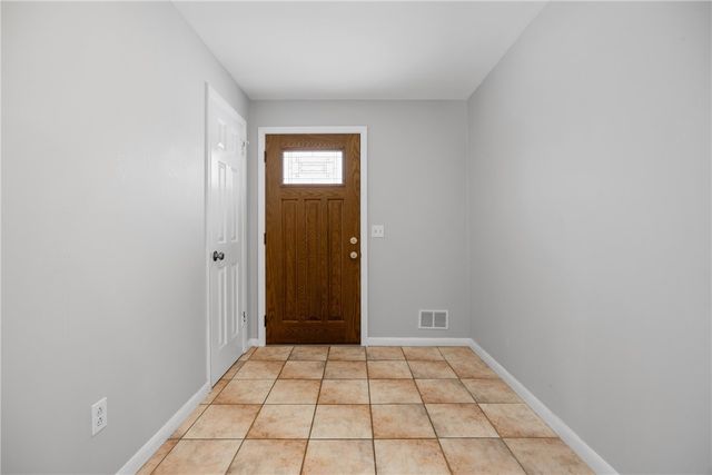 12 Vollmer Parkway, Henrietta, NY 14623