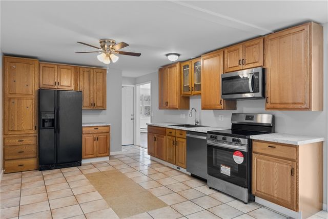 12 Vollmer Parkway, Henrietta, NY 14623